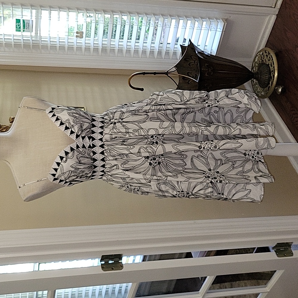 Muse white with black embroidered flowers pockets spaghetti straps cotton 2 EUC…